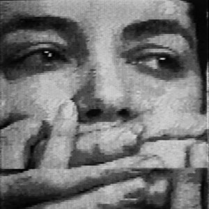 모나 하툼, 《너무나 말하고 싶다》, 1983, 1채널 비디오, 흑백, 사운드, 5분